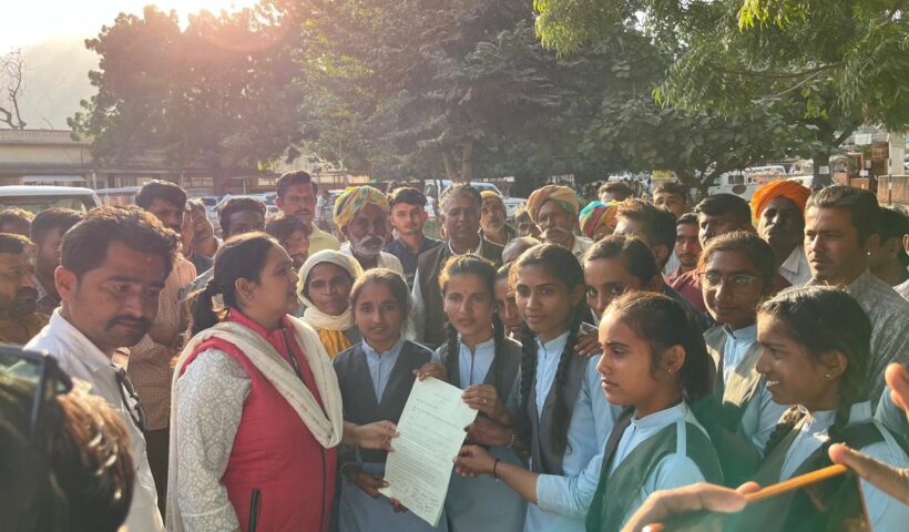 एसडीम सौंपा ज्ञापन