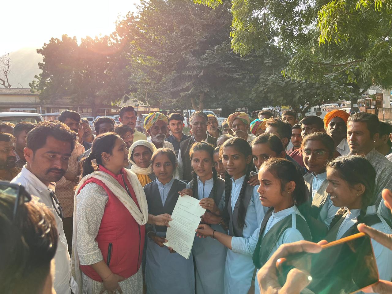 एसडीम सौंपा ज्ञापन